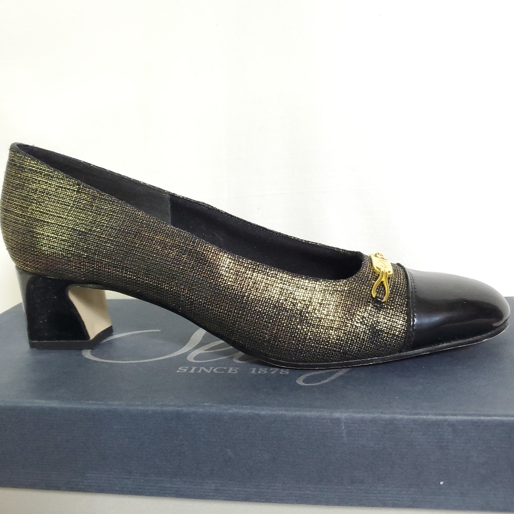 🍂Selby Fabric and Patent Leather Pumps sz 8